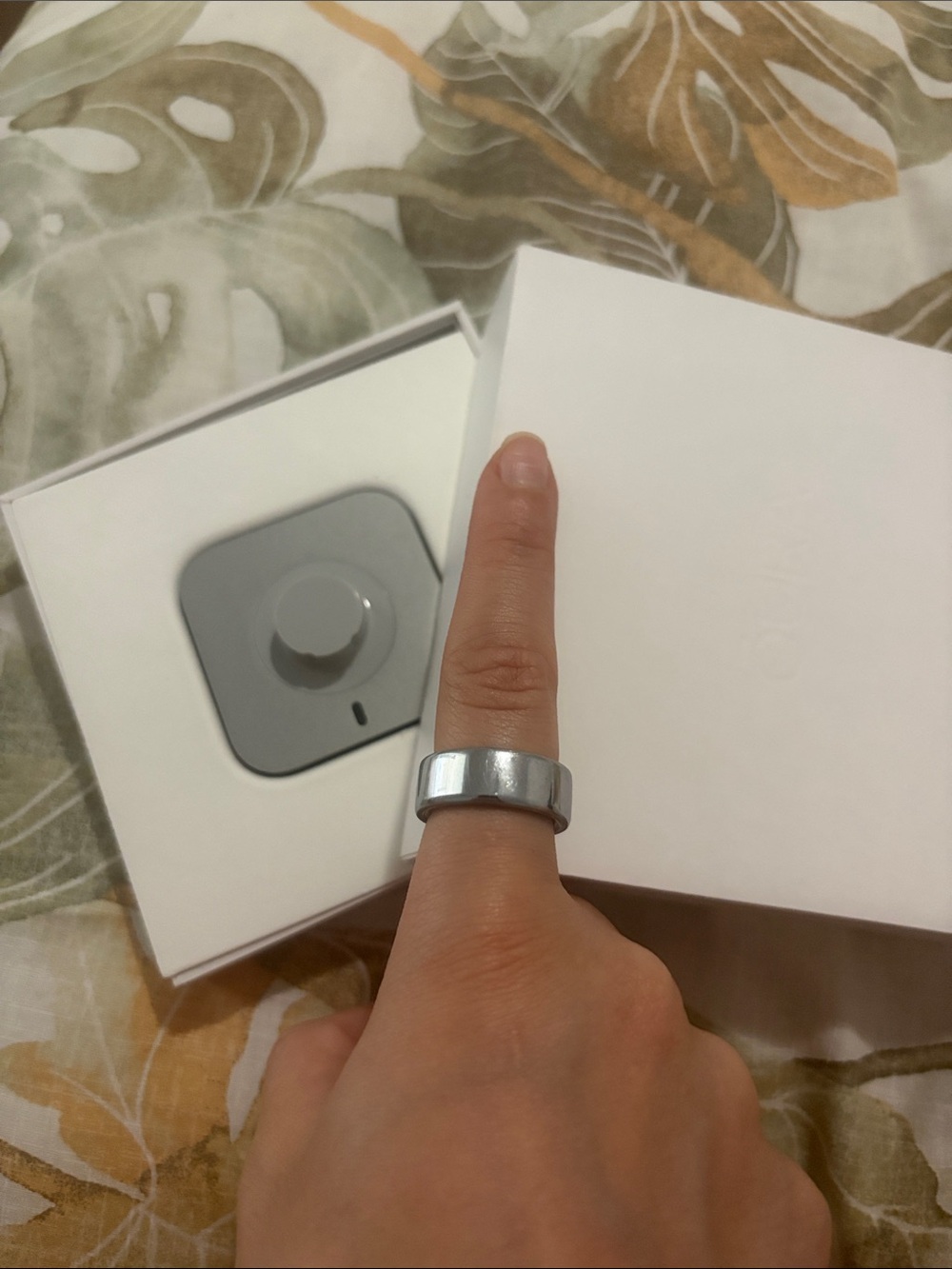 Oura ring size 7 silver (only 6 months of use)